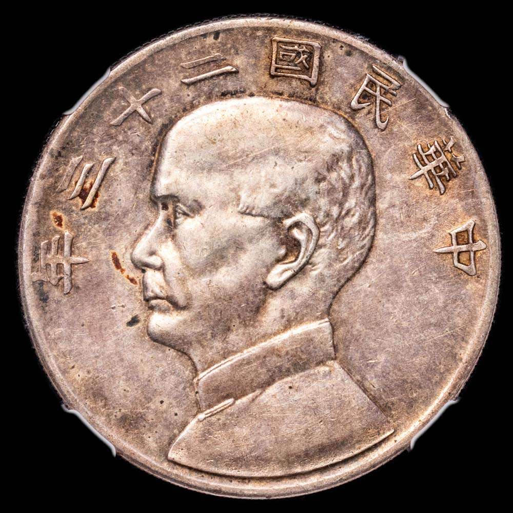 1 Dólar (Yuan). Año 23 (1934). SUN YAT SEN. Encapsulada por NGC AU53 (n. 6644494-009). 26,57grs. Pátina. Dav-223; L&M-110; Y-345.